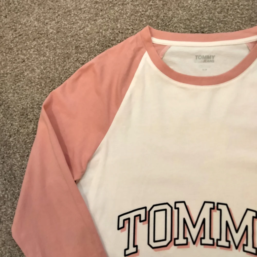 NWT Sz S Tommy Jeans Pink LS Crop Top - Picture 7 of 9